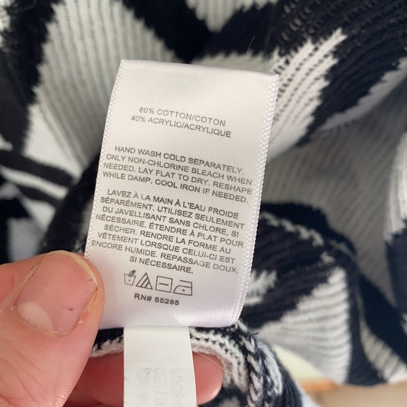 SOLD! Express black white geometric slouchy long cardigan sweater sz L - Picture 4 of 4